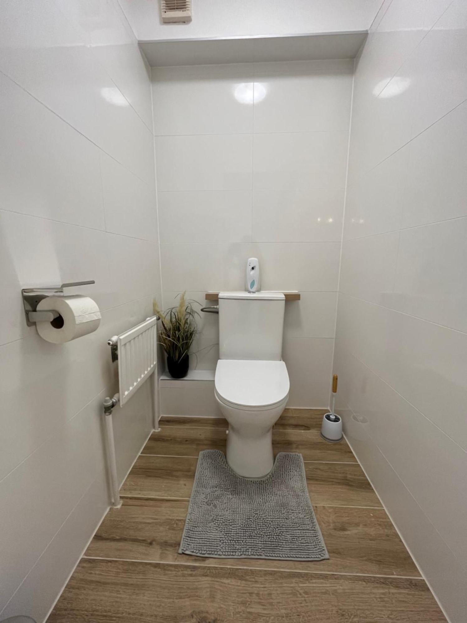 Traum Apartment Mit Pool+Balkon Вена Экстерьер фото
